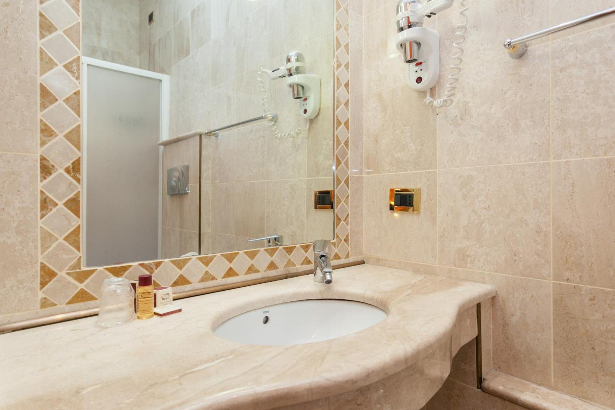 Hotel Fiorella Milano Exterior photo