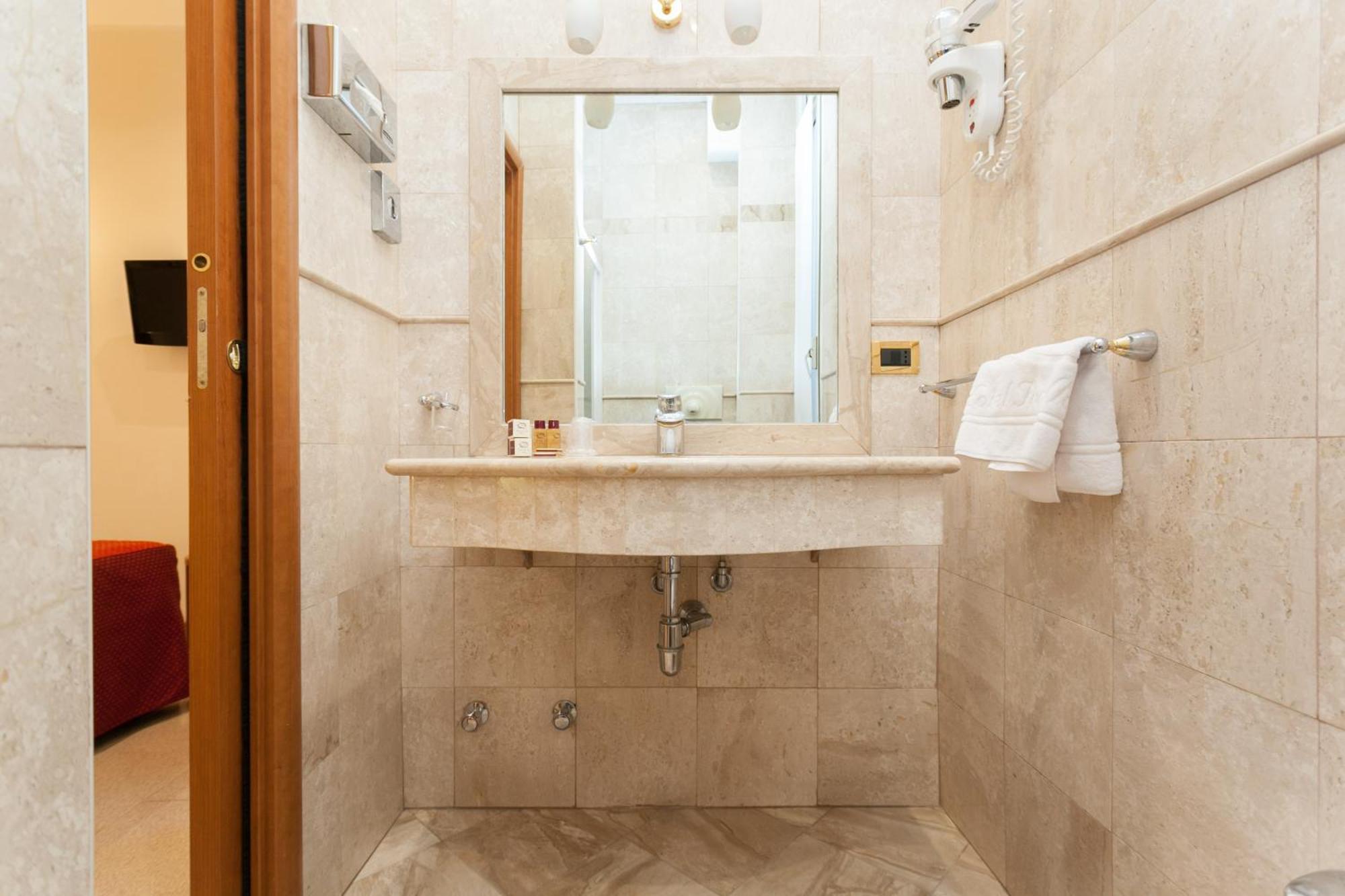Hotel Fiorella Milano Exterior photo